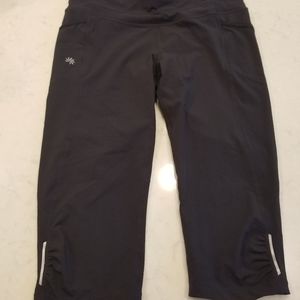 Athleta Medium Black Capri NWOT